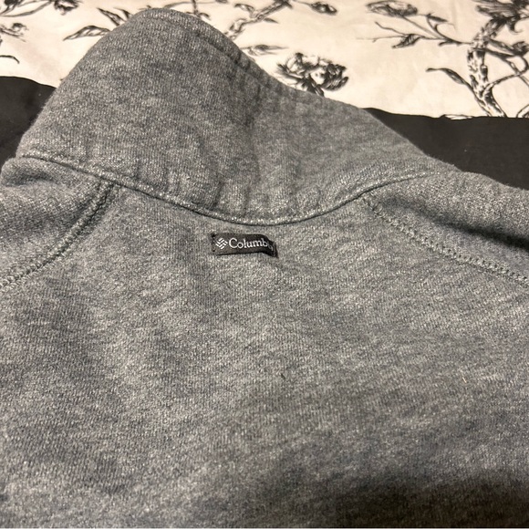 Women’s Columbia sweatshirt - Picture 2 of 4